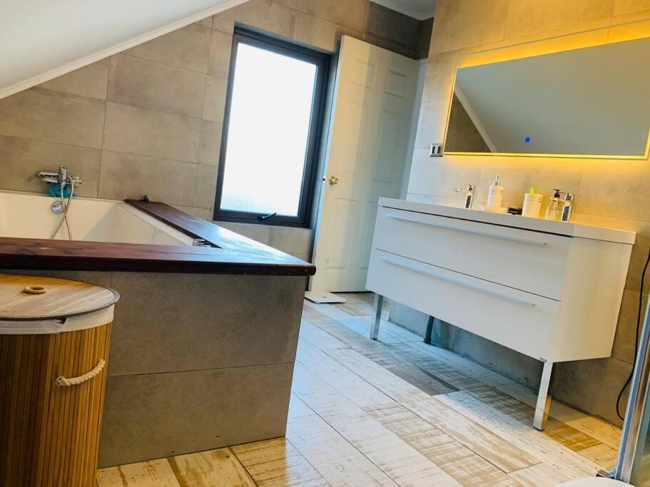 Acogedora Casa Con Tinaja Y Jacuzzi Y Rent A Car Villa Puerto Varas Bagian luar foto